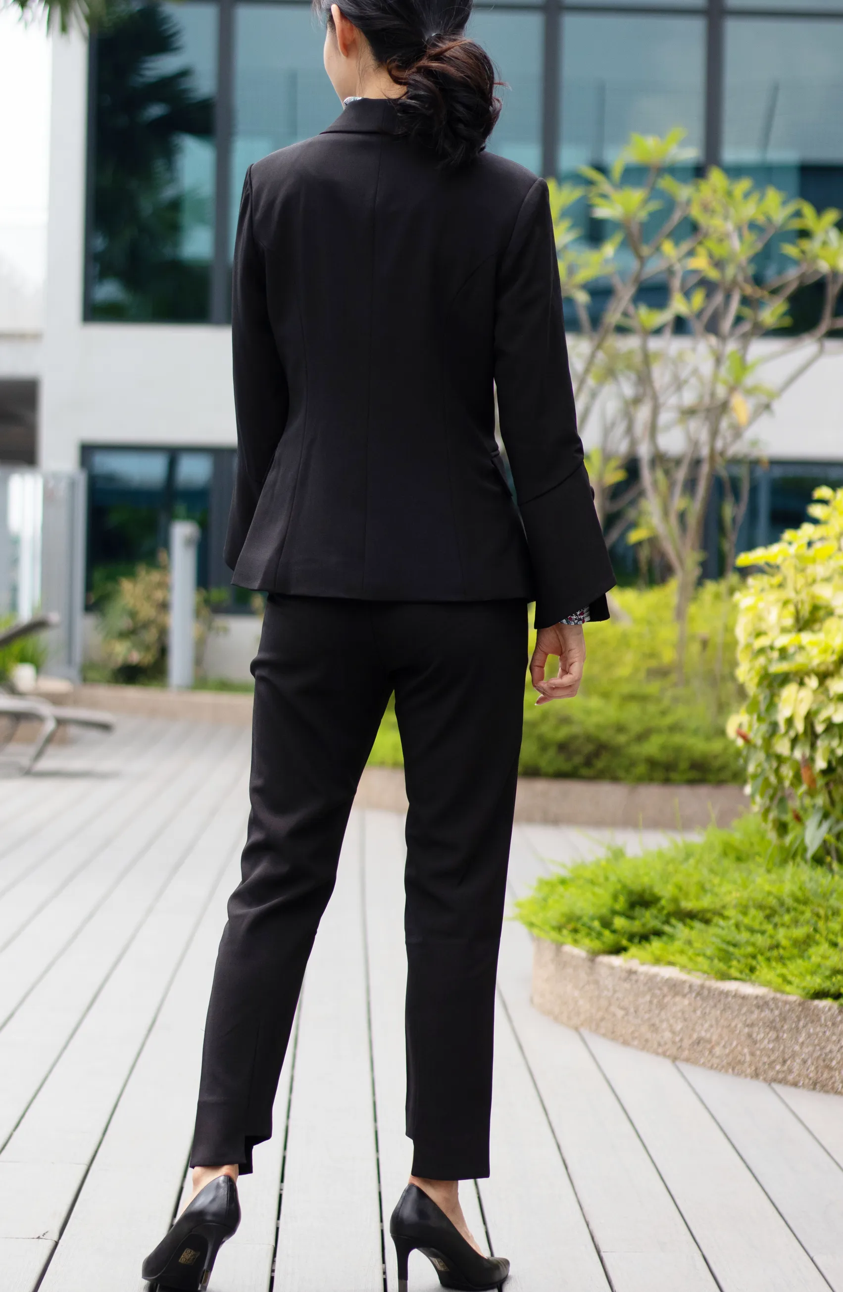 Black Slim Look Fit & Flare Bell-Sleeve Work Blazer (Perfect Ratio Cut)