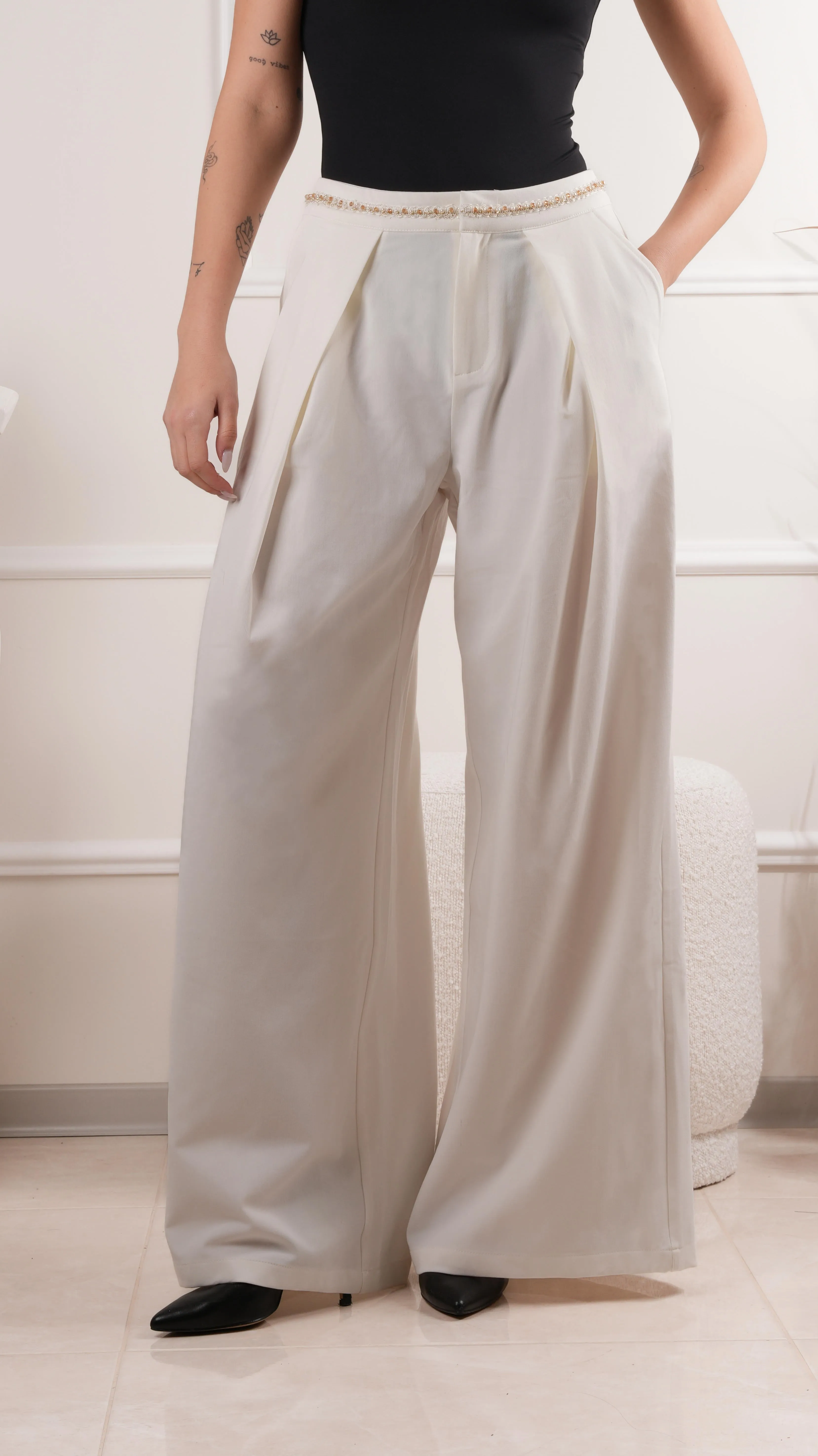 Elegant wide-leg pleated trousers wholesale