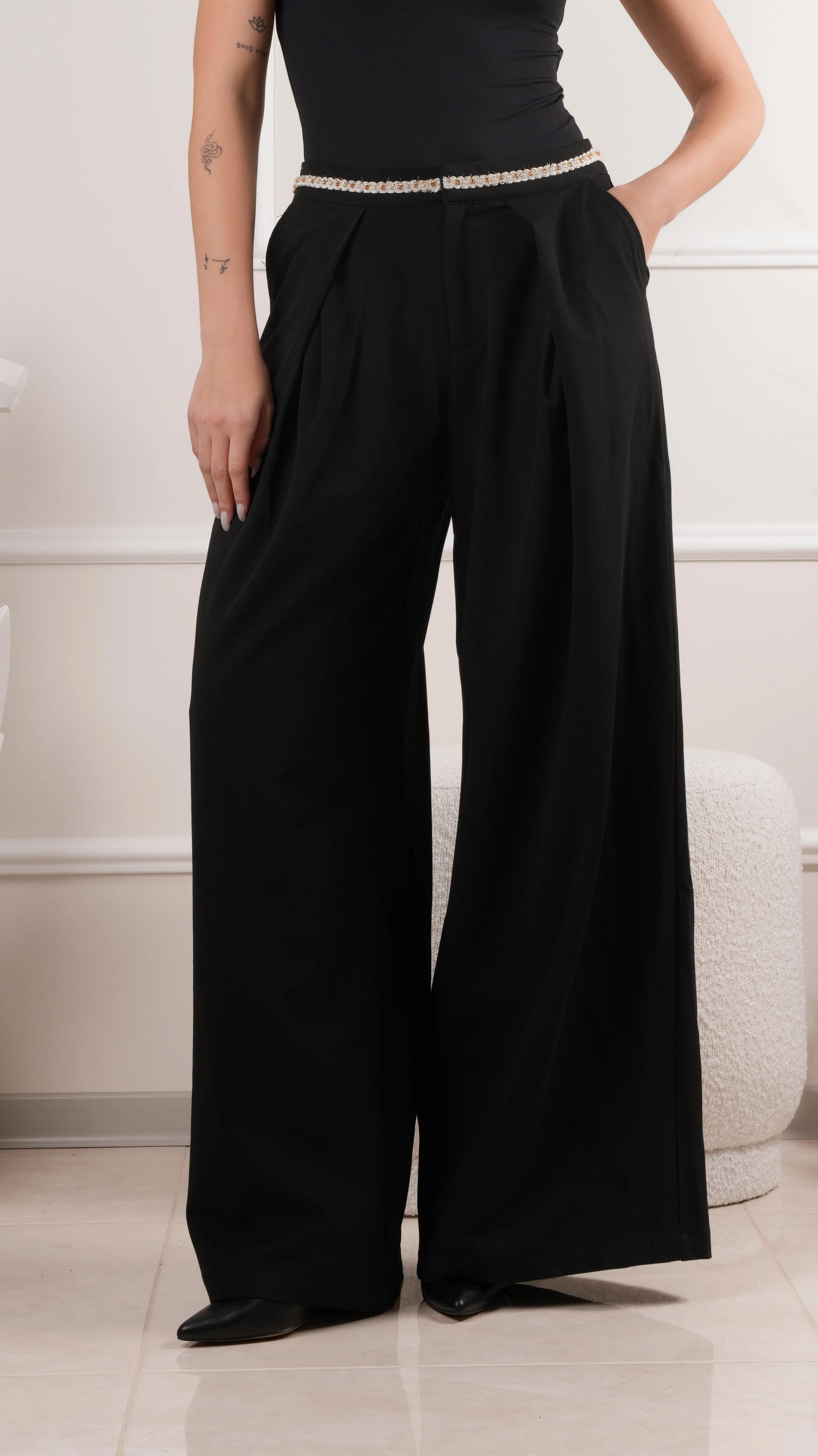 Elegant wide-leg pleated trousers wholesale