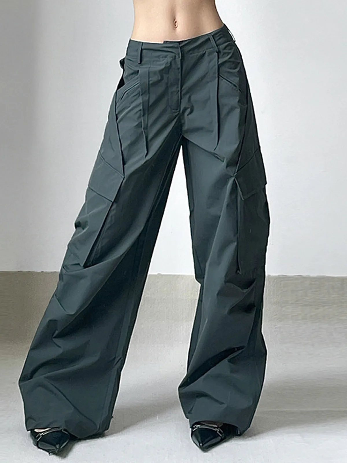 Solo Ovesized Graceful Cargo Parachute Pants