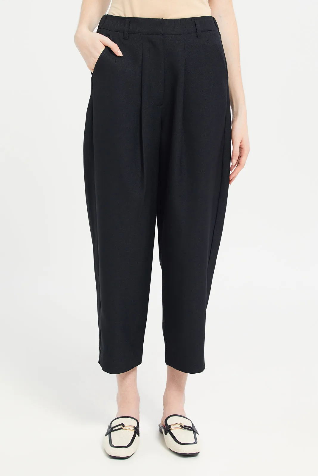 Women Black Plain Barrel Leg Trouser